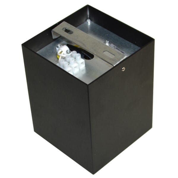 oprawa-natynkowa-kwadratowa-czarna-tuba-plafon