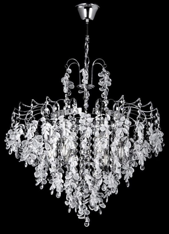Chromowana lampa wisząca FLORES 6xE14 to połączenie klasyki i nowoczesnego designu. Dekoracyjne szklane elementy nadają wnętrzu lekkości i blasku, doskonale sprawdzając się w salonie lub jadalni.