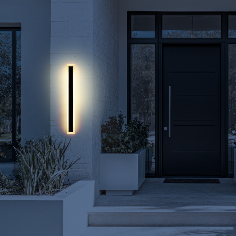 Długi kinkiet elewacyjny Wow 150 cm w czerni to połączenie nowoczesnego designu i mocy 30W LED. Regulacja CCT, 3360 lm oraz odporność IP54 czynią go idealnym wyborem na fasady, tarasy i balkony.