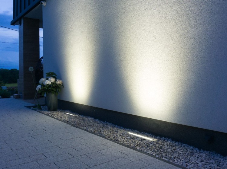 Lampa najazdowa LANDO LD-500 LED 20W, 2075lm, 4000K, IP67. Wykonana z aluminium i stali nierdzewnej, z kloszem ze szkła hartowanego. Odporna na nacisk i warunki atmosferyczne. Idealna do podjazdów, parkingów i chodników.