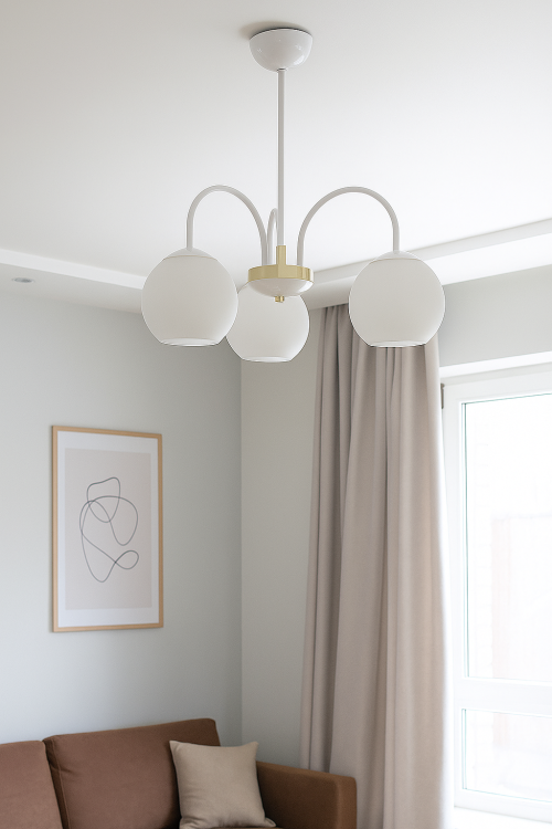 Lampa sufitowa NINA 3xE27 biała matowa, złote dodatki. Lampa wisząca wykonana w Polsce. Solidne wykonanie na lata.