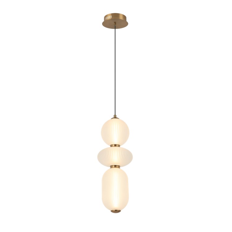 Lampa wisząca NICO Italux wyróżnia się trzema ryflowanymi kloszami z białego szkła opalowego oraz złotym wykończeniem. LED 15 W i ciepłe światło 3000 K sprawdzą się nad stołem, barkiem, w sypialni lub eleganckim salonie.