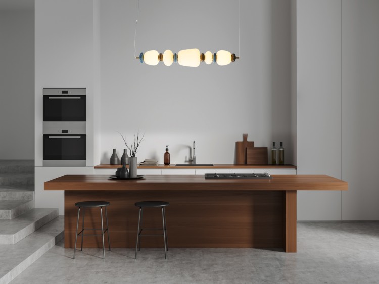 Lampa sufitowa EVANS 25W LED 2960LM, barwa światła ciepła 3000K. Lampa wisząca w kolorze złotym, białe klosze, ceramiczne niebieskie dekoracyjne elementy. Italux PND-94981-5A-GD