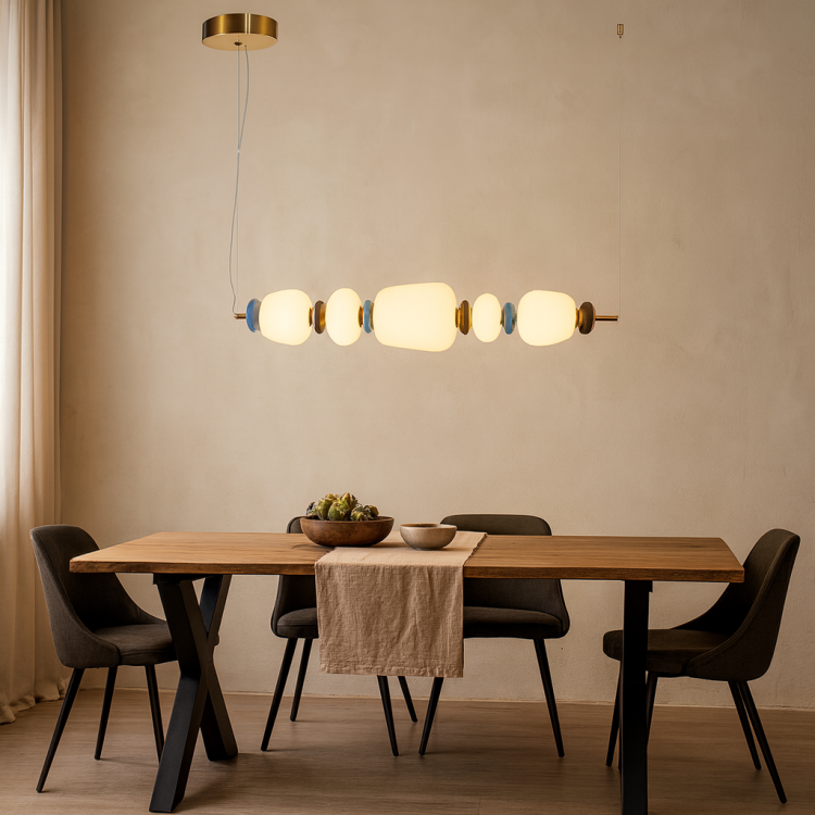 Lampa sufitowa EVANS 25W LED 2960LM, barwa światła ciepła 3000K. Lampa wisząca w kolorze złotym, białe klosze, ceramiczne niebieskie dekoracyjne elementy. Italux PND-94981-5A-GD