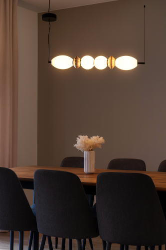 Lampa sufitowa BALOS 23W LED 2840Lm. Lampa wisząca w kolorze czarnym, białe klosze opal kule. Elementy dekoracyjne brązowe ceramiczne.