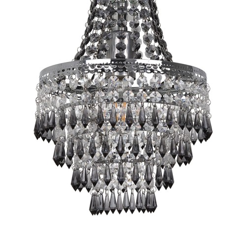 Żyrandol GEMMA MLP1587 Milagro to elegancka lampa z chromowaną oprawą i akrylowymi kryształkami w kolorze czarnym i przezroczystym. Średnica 23 cm, wysokość 50 cm. Na 1 żarówkę E27 max 60W. Idealny do salonu, sypialni lub eleganckiego holu.