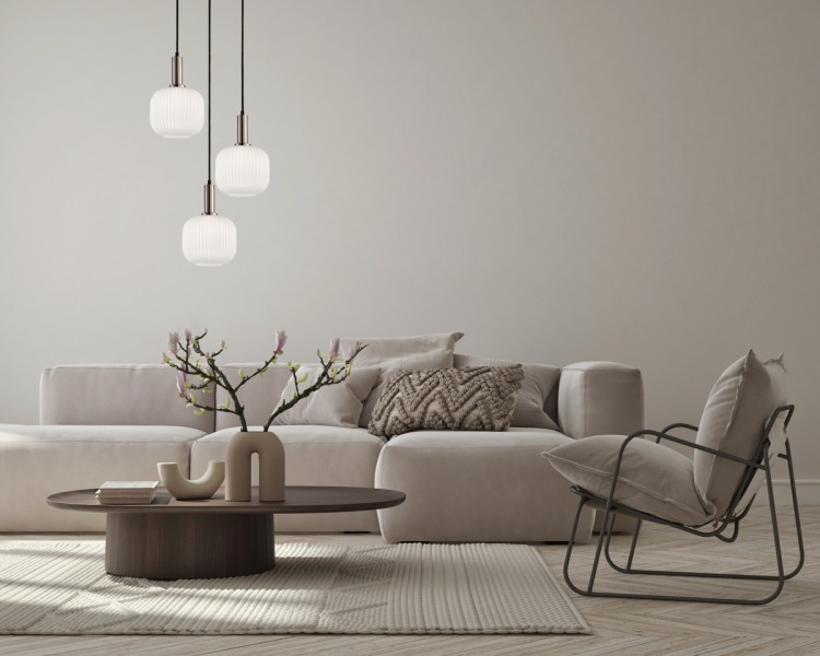 Lampa sufitowa PENZI w kolorze srebrnym z białymi żebrowanymi kloszami Italux PND-31981-3S-SC-WH. Żyrandol kaskada.