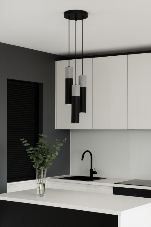 Betonowa lampa wisząca BORGIO tuba to nowoczesne oświetlenie w loftowym stylu. Połączenie szarości betonu i czerni stali podkreśla industrialny charakter wnętrza. Lampa 3xGU10 z regulacją zawiesia, idealna nad stół do jadalni, salonu, kuchni czy sypialni