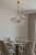 Lampa wisząca MEGY Maria Teresa 5xE14 została stworzona z myślą o eleganckich wnętrzach. Kryształowe dekoracje rozpraszają światło, tworząc przytulną i luksusową atmosferę w salonie lub jadalni.