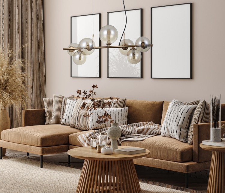 Lampa sufitowa CANELLO Italux 7xG9 w kolorze mosiądzu miodowego z bursztynowymi kloszami. Stylowa oprawa wykonana z metalu i szkła, idealna do salonu, jadalni i kuchni. Regulowana wysokość do 150 cm, gwarancja 2 lata