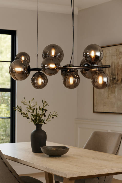 Lampa sufitowa CANELLO Italux 11xG9 w kolorze czarnego matu z dymionymi kulami ze szkła. Designerska oprawa o szerokości 71 cm i wysokości 120 cm, idealna do salonu, jadalni i kuchni. Nowoczesny styl, solidne wykonanie, gwarancja 2 lata