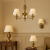 Kinkiet SOFIA 18340 Alfa – elegancka lampa ścienna w kolorze patyny z białym abażurem. Wymiary 21×26 cm, oprawa na 1x E14 40W. Polska produkcja, klasyczny styl i solidne wykonanie idealne do salonu, sypialni, jadalni i korytarza