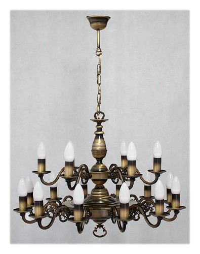 Żyrandol świecznikowy VENTUNO 18xE14 patyna 2-piętrowy Duży Lemir O3326 P2 W18 PAT to imponujące oświetlenie stworzone z myślą o dużych, wysokich przestrzeniach. Wykonany z trwałej stali i stopu ZnAl, zachwyca klasycznym wykończeniem w kolorze patyny.