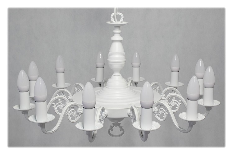 Lampa świecznikowa VENTUNO Lemir O3324 P1 W12 BIA – monumentalny żyrandol 3-piętrowy w czarnym macie. Średnica 68 cm, wysokość 79 cm, 12 żarówek E14. Produkt polski, wykonany z dbałością o detale, idealny do kościołów, pałaców i wnętrz historycznych.