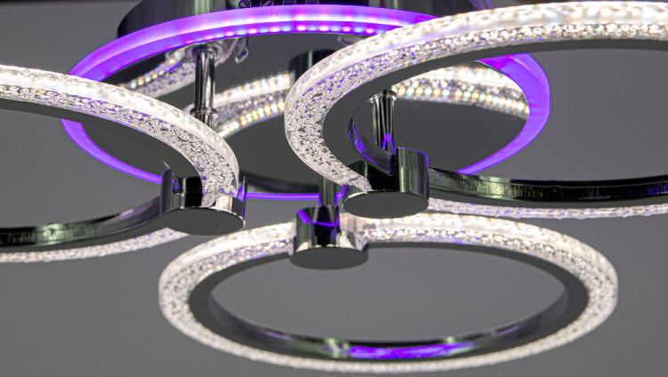 Efektowny plafon RING LED chrom DRS2032/3. Lampa z kryształkami, zmienna barwa światła, tryb nocny, sterowanie pilotem i smartfonem. Połączenie elegancji i technologii.