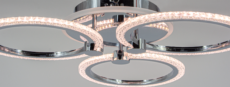 Plafon sufitowy RING LED chrom 47W z kryształkami. 4800 lm, zmiana barwy 3200–7600K, tryb nocny, ściemnianie. Obsługa pilotem i aplikacją. Styl i funkcjonalność.