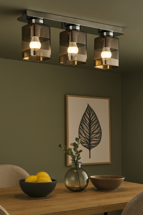 Nowoczesny plafon CHROMS Lemir O2613 P3 CH w kolorze chrom. Trzy klosze ze szkła w odcieniu srebrnym zapewniają efektowne oświetlenie wnętrz. Stylowy, solidny i elegancki wybór do salonu, jadalni lub sypialni.