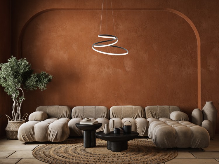 Nowoczesna lampa LORILA czarna Italux łączy elegancję i funkcjonalność. 60W LED, 3300 lm, regulowana wysokość, wybór barwy światła. Idealna do wnętrz glamour, loft i minimalistycznych.