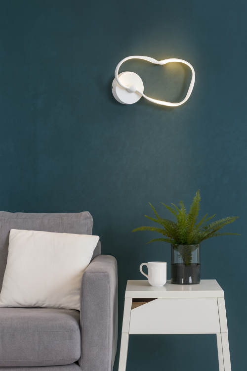 Kinkiet AMAYA biały LED Italux WL-22782-WH to eleganckie oświetlenie ścienne w nowoczesnej formie. 20W LED, 1200 lm i regulacja barwy światła 3000K–6000K pozwalają stworzyć idealny klimat. Doskonały do salonu, sypialni i korytarza