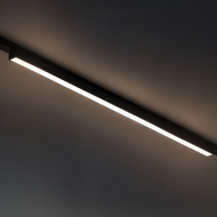 Nowoczesna oprawa liniowa Slim Magnetic Track 91 cm, 30W LED, 3220 lm. Zmienna barwa światła 3000–6000K i magnetyczny montaż to idealne rozwiązanie do salonów, biur i showroomów.