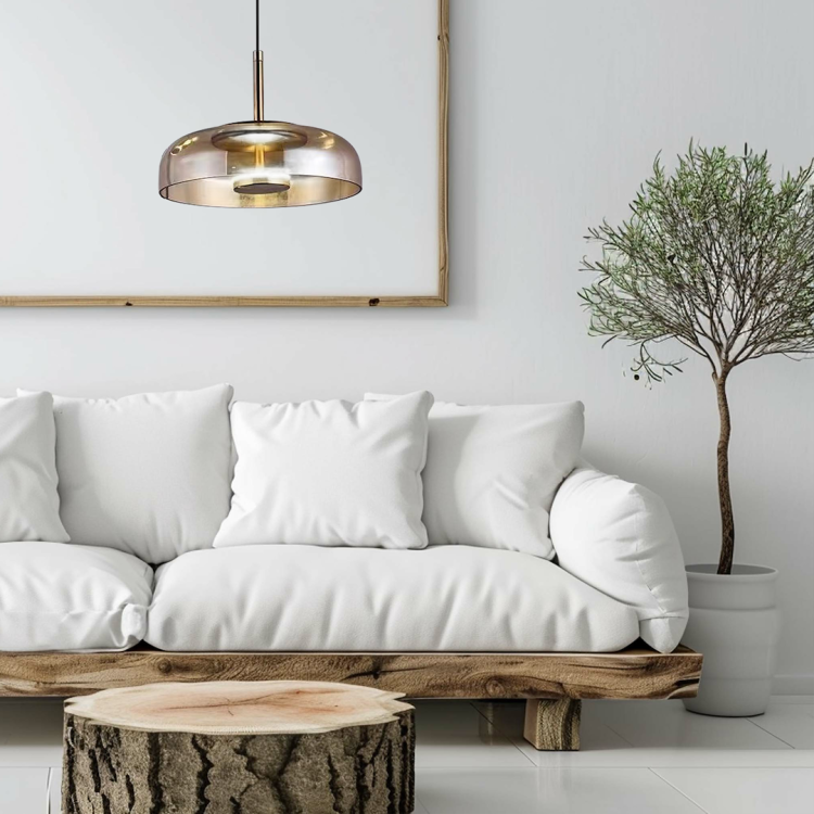 Elegancka lampa VETRO z energooszczędnym LED 6W i kloszem szklanym to wyjątkowa propozycja do wnętrz w stylu nowoczesnym. Transparentne lub bursztynowe szkło tworzy efektowną iluminację. Wysoka jakość i styl.