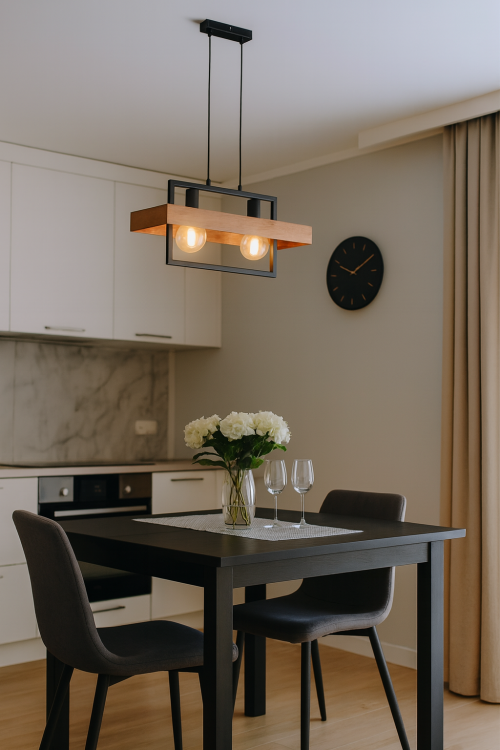 Lampa sufitowa ROBIN 2x60W drewno czarna Sigma to eleganckie połączenie stali i naturalnego drewna. Idealna nad stół lub wyspę kuchenną. Prosta forma i ciepły klimat sprawiają, że doskonale pasuje do wnętrz loftowych i nowoczesnych.