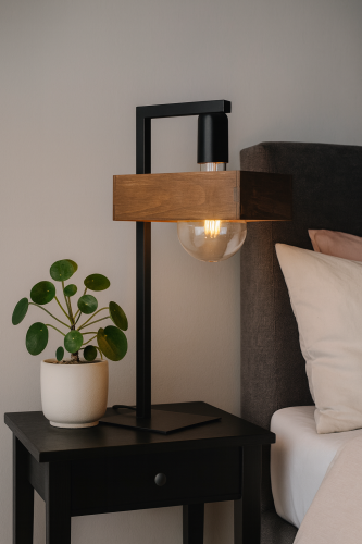 Lampka stołowa ROBIN 1x60W drewno czarna Sigma to eleganckie połączenie stali i drewna. Idealna na stolik nocny, biurko lub komodę. Wnosi ciepło i styl loftowy do nowoczesnych wnętrz.