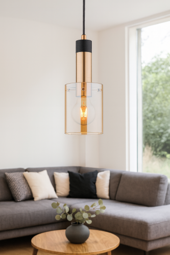 Lampa sufitowa BELLA 1xE27 złota 60830 Alfa to elegancka propozycja z bursztynowym kloszem. Idealna do salonu, jadalni lub kuchni. Jej ciepłe światło tworzy przytulną atmosferę, a złote wykończenie dodaje wnętrzu stylu.