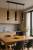 Nowoczesna lampa wisząca VIDAR BLACK 3xGU10 Milagro łączy metal i drewno, tworząc minimalistyczne, eleganckie oświetlenie. Idealna do wyspy kuchennej, stołu w jadalni i salonu. Trzy kierunkowe punkty światła i regulowana wysokość