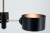 Designerska lampa VITO 3xE27 w czerni i złocie świetnie komponuje się z aranżacjami loft i glamour. Metalowa konstrukcja i szkło zapewniają wysoką jakość, a trzy żarówki E27 tworzą jasne i efektowne oświetlenie