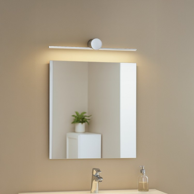 Srebrny kinkiet ARTIS 40 cm LED to doskonałe oświetlenie ścienne do łazienki. Neutralna barwa 4000K wiernie oddaje kolory, a IP44 pozwala na bezpieczny montaż w wilgotnych pomieszczeniach.