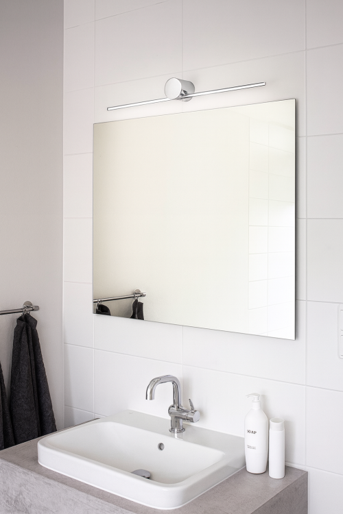 Nowoczesny kinkiet ARTIS 40 cm LED 6W w kolorze chrom to idealne oświetlenie nad lustro. Neutralna barwa 4000K, strumień 450 lm i klasa IP44 sprawiają, że doskonale sprawdzi się w łazience.