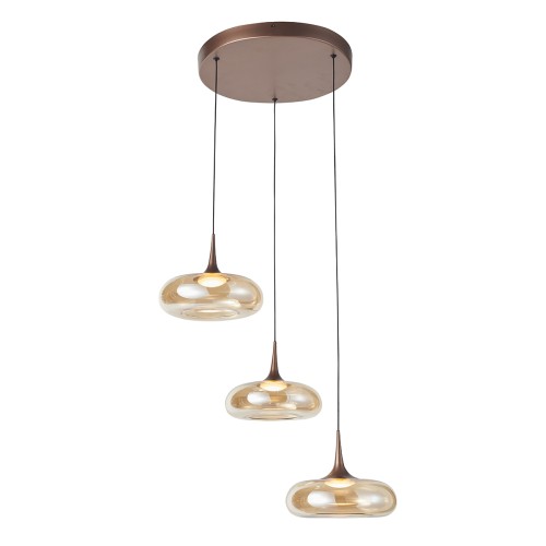 TENELE PND-24028-3A-COPP to designerska lampa sufitowa z trzema kloszami w kaskadzie. Moduł LED 21W, jasność 1300 lm i barwa 3000K gwarantują komfortowe światło. Miedziane wykończenie i bursztynowe szkło dodają wnętrzu ciepła i luksusu.