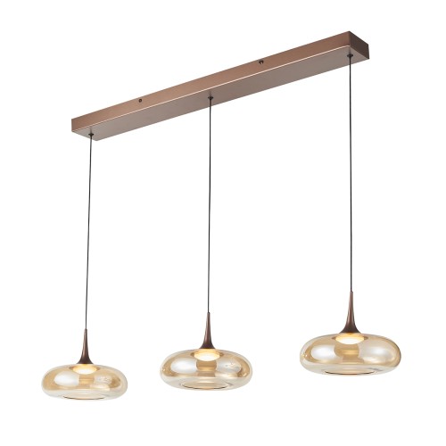TENELE PND-24028-3A-COPP to designerska lampa sufitowa z trzema kloszami w kaskadzie. Moduł LED 21W, jasność 1300 lm i barwa 3000K gwarantują komfortowe światło. Miedziane wykończenie i bursztynowe szkło dodają wnętrzu ciepła i luksusu.