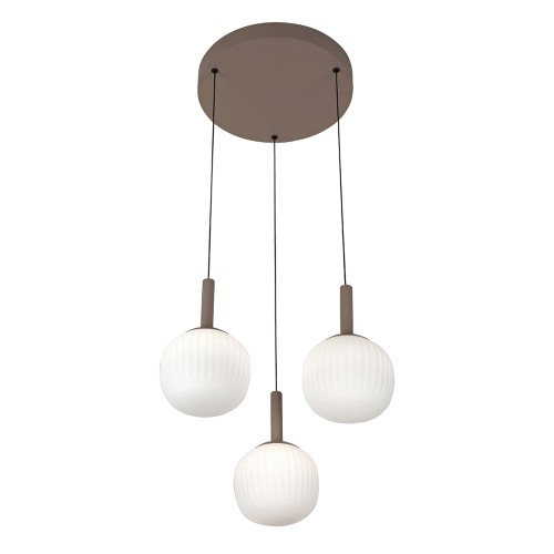 Stylowa lampa wisząca z trzema mlecznymi kloszami zapewnia równomierne i przyjemne światło. Wykonana z metalu i szkła, oferuje 2200 lm i regulowaną wysokość do 150 cm. Idealna do wnętrz nowoczesnych – salonu, jadalni, gabinetu i kuchni.