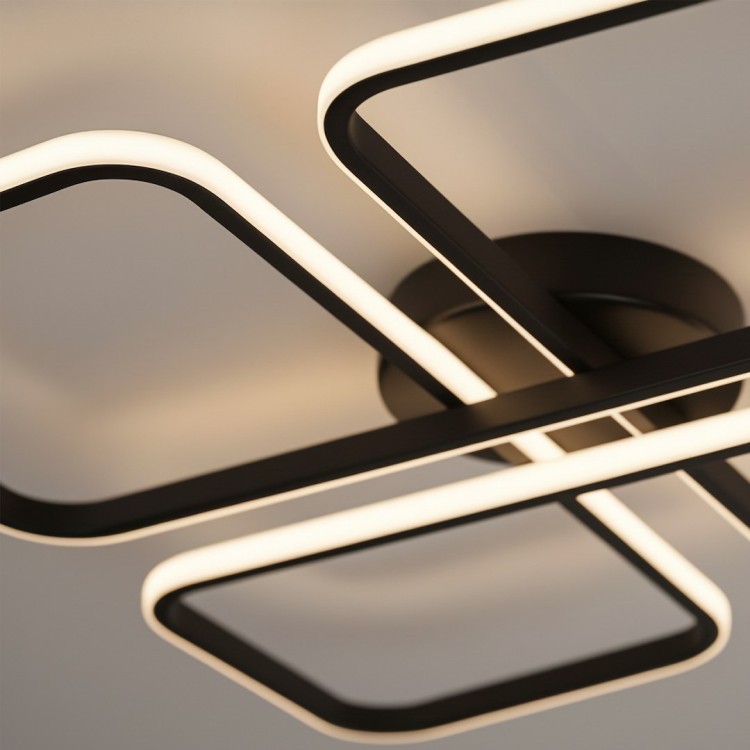 Nowoczesna lampa sufitowa LED 40W w formie czarnych kwadratów to idealne oświetlenie do wnętrz modern. Neutralna barwa 4000K i niska wysokość 7 cm czynią ją doskonałą do niskich sufitów i minimalistycznych aranżacji