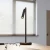 Nowoczesna lampa biurkowa G9 max 8W LED w czarnym kolorze zapewnia precyzyjne, kierunkowe oświetlenie. Smukła stalowa konstrukcja sprawdza się na każdym biurku, gwarantując komfort pracy i elegancki wygląd wnętrza.