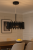 Nowoczesna lampa sufitowa NARNI 5-płomienna w czarnym kolorze to idealny wybór do jadalni, salonu i kuchni. Stylowe tuby tworzą elegancki efekt świetlny, a podwieszana konstrukcja pięknie prezentuje się nad stołem. Doskonała do wnętrz modern i glamour.