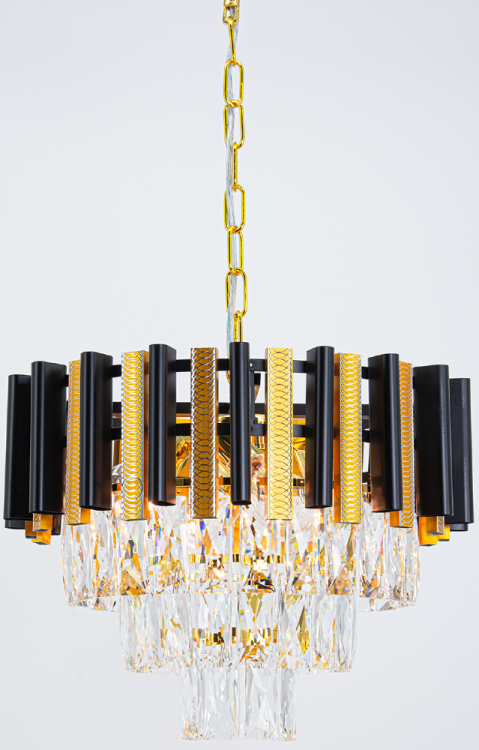 Lampa BELIZE to wyjątkowy akcent dekoracyjny w stylu glamour. Kryształy pięknie odbijają światło, a złoto-czarne wykończenie dodaje prestiżu.
