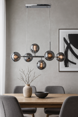 Lampa sufitowa PACO 6xE14 chrom z dymionymi szklanymi kloszami to nowoczesne oświetlenie idealne nad stół lub wyspę kuchenną. Eleganckie wykończenie, regulowana wysokość i sześć źródeł światła tworzą stylowy efekt w salonie i jadalni.