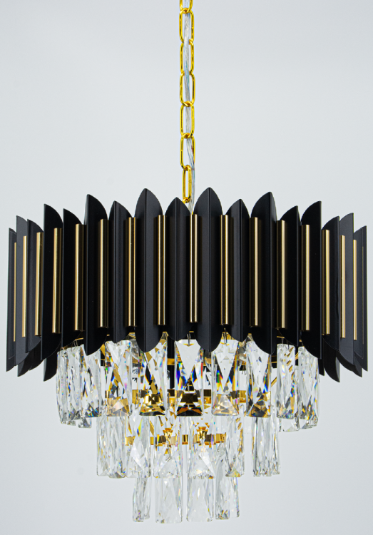 RONDA 4xE14 czarny złoty to żyrandol, który odmieni każde wnętrze. Połączenie złotych elementów i kryształów gwarantuje efektowny blask. Model o regulowanej wysokości sprawdzi się nad stołem i w centralnych punktach domu.