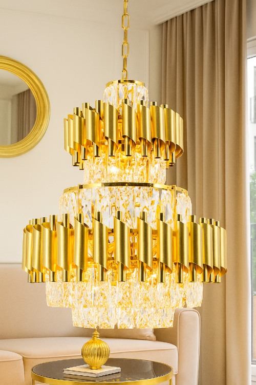 Żyrandol WERSAL 6xE27 złoty Glamour 6231/6 TR to elegancka lampa z metalu i kryształu. Złote wykończenie i przezroczyste kryształy tworzą luksusowy efekt świetlny. Średnica 40 cm, wysokość 105 cm. Idealna do salonu, sypialni i jadalni. IP20, 230V