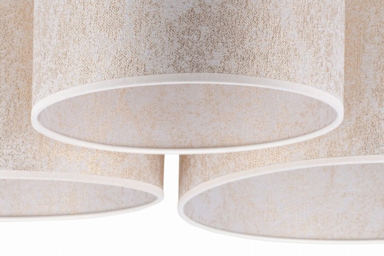 ECRU 3xE27 Duolla to nowoczesna lampa sufitowa z dekoracyjnymi prążkami i złotym wnętrzem abażurów. Trzy źródła światła zapewniają równomierne i przyjemne oświetlenie wnętrza.