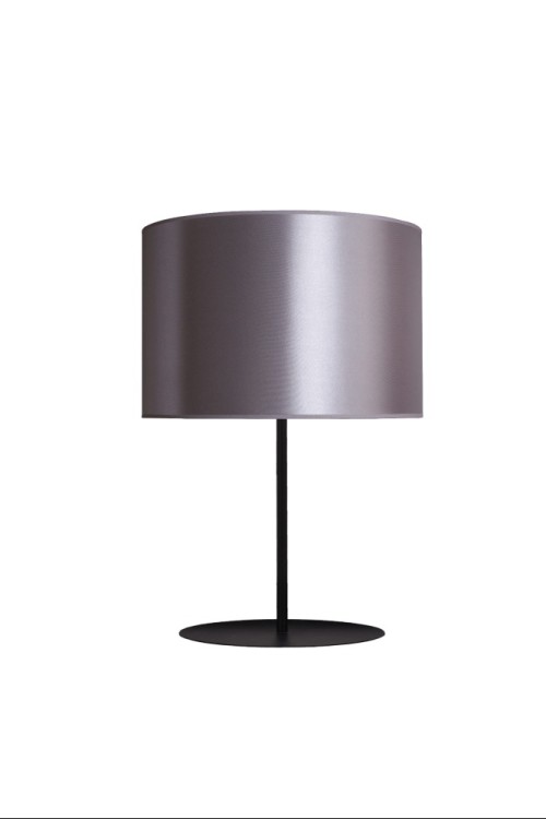 Lampa stołowa CANNES z atłasowym abażurem w kolorze srebrnym to połączenie minimalizmu i klasy. Wysokość 20 cm, metalowa konstrukcja i dekoracyjny charakter sprawiają, że świetnie uzupełnia wnętrza glamour i modern.