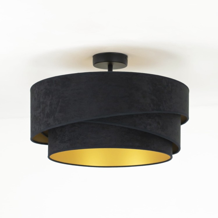 Lampa sufitowa KOBO 1xE27 to elegancki plafon z czarnym zamszowym abażurem i złotym wnętrzem. Zapewnia ciepłe, nastrojowe światło i doskonale sprawdzi się w salonie, sypialni lub jadalni. Średnica 45 cm.