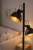 Czarna lampa stojąca z złotymi kloszami.png