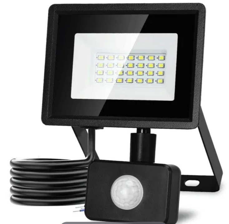 Naświetlacz LED 20W z czujnikiem ruchu to praktyczne oświetlenie zewnętrzne do domu, garażu i ogrodu. Strumień 1650 lm oraz zimna barwa światła 6500K zapewniają doskonałą widoczność po zmroku.