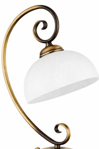 Elegancka lampa z alabastrowym kloszem.png