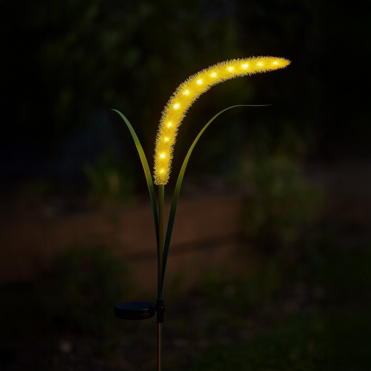 Stylowa lampka solarna Setaria doskonale sprawdzi się w ogrodzie, na tarasie i przy ścieżkach. Dzięki barwie 3000K tworzy nastrojową atmosferę, a klasa IP44 chroni przed deszczem i wilgocią.