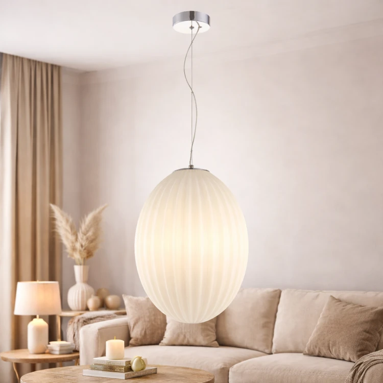Nowoczesna lampa wisząca BRAGA w kolorze chrom + biały to elegancka propozycja do salonu i kuchni. Szklany klosz pięknie rozprasza światło, a oprawka E27 LED pozwala dobrać odpowiednią barwę światła.